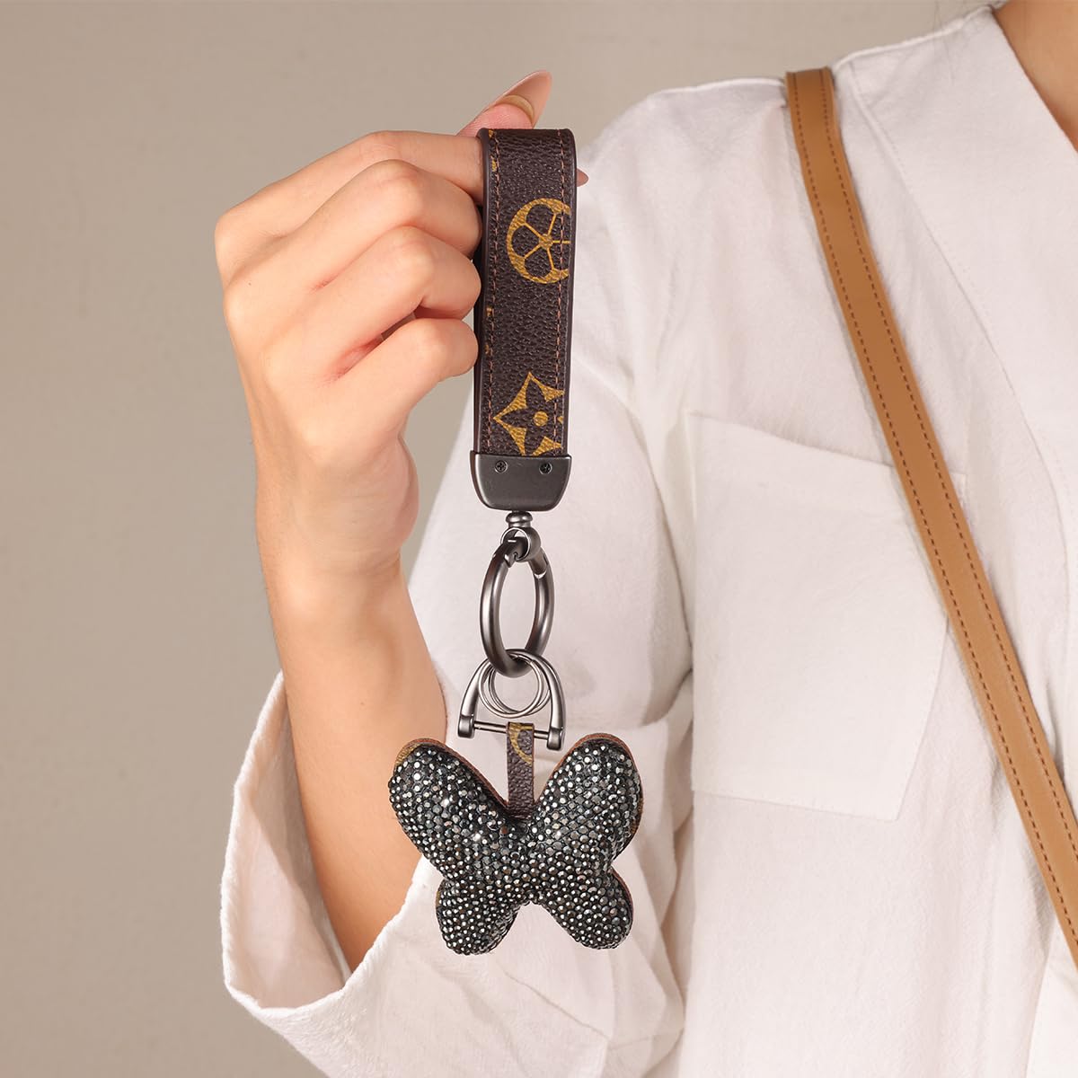 Jekvil Handmade Leather Keychain with Rhinestones