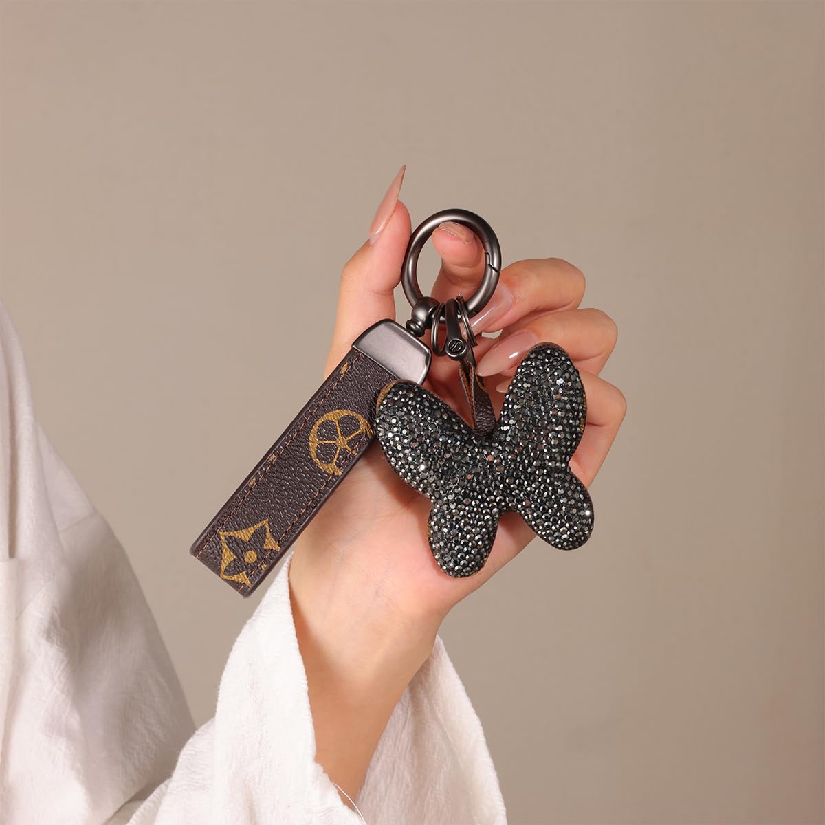 Jekvil Handmade Leather Keychain with Rhinestones